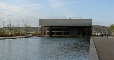 Edificio cabezera parque del agua