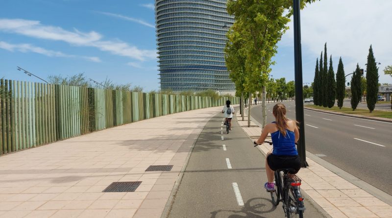 torre del agua y bici